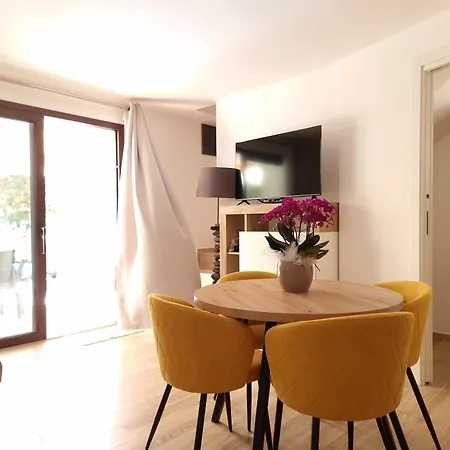 Roxy Villa *